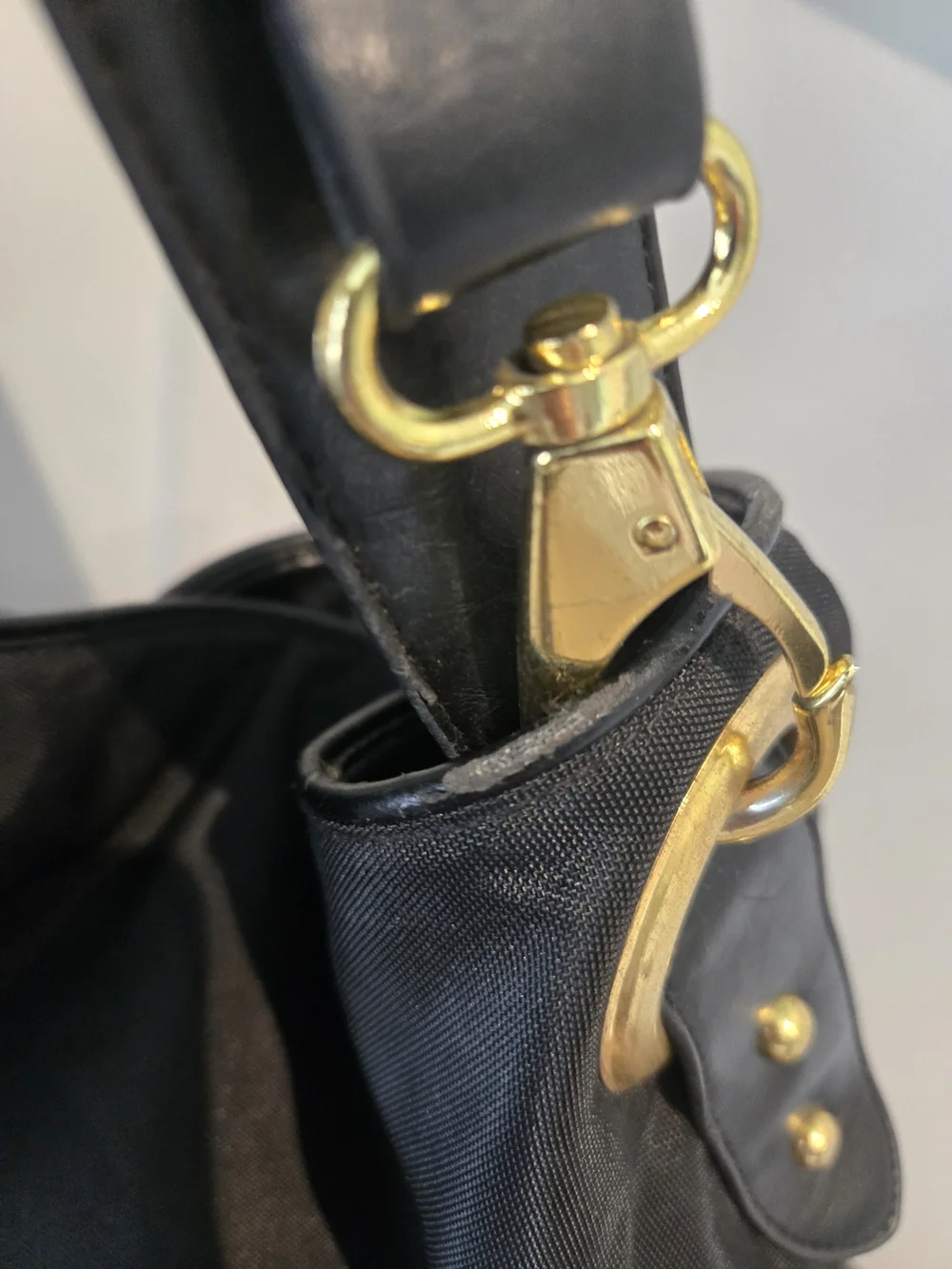 Kenneth Cole Reaction Black Nylon Hobo Bag Gold Hardware Large Shoulder Purse